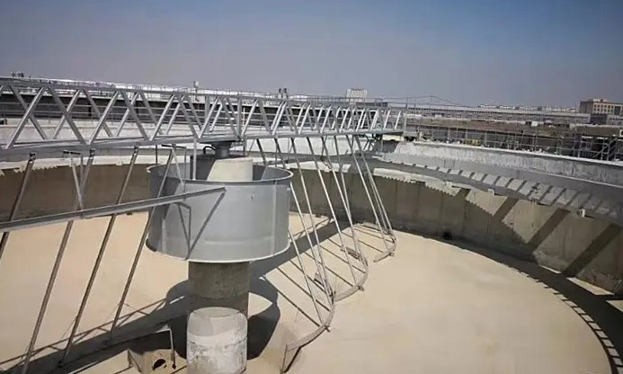 ZQXN型週邊傳動全橋虹(hong)吸式吸泥(ni)機